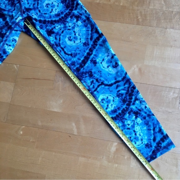 Fabletics Tie-Dye Leggings, High Waist, Powerflex 7/8, Length, Navy, Aqua, Small - Picture 13 of 16